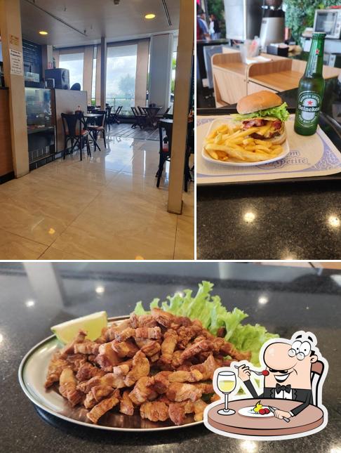 A imagem da comida e interior no Red Sheeps Raposo Shopping