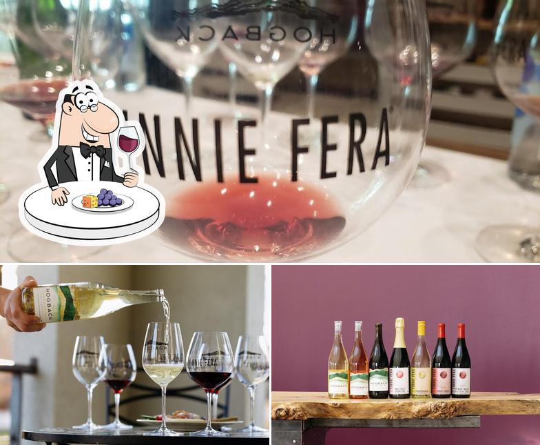 Приятно насладиться бокалом вина в "Vinnie Fera Winery"