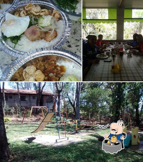 A comida e área de lazer do restaurante