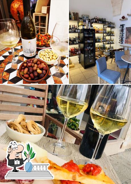 La photo de la extérieur et vin concernant Enoteca Vini di Nicchia - Bio&Natural Wine Bar - Shop - Tasting - Appetizers