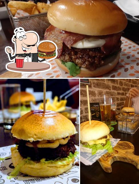 Peça um hambúrguer no Rock & Gol Hamburgueria Burger Artesanal Almoço Executivo Hot Dogs Porções Chopp Espaço Kids Milk Shake