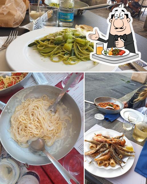 Cibo al Ristorante Pizzeria la Piazzetta di Oneglia