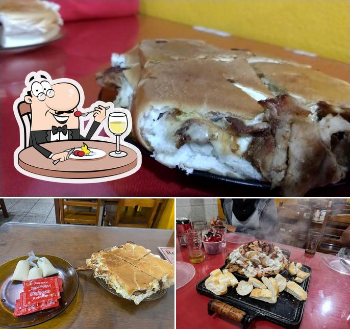 Foto de Rei do Pernil, Sao Lourenco: Rei do Pernil é um restaurante  especializado em carne de porco,fatias suculentas são colocadas e -  Tripadvisor