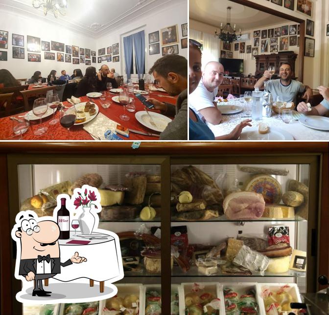 La foto di tavolo da pranzo e interni da Da Nonna Leo