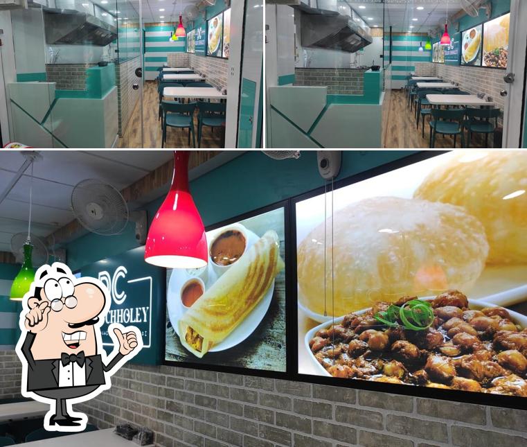 Check out how Delhi Chholey ( Best Chole Bhature Best Restaurant In Lucknow) looks inside