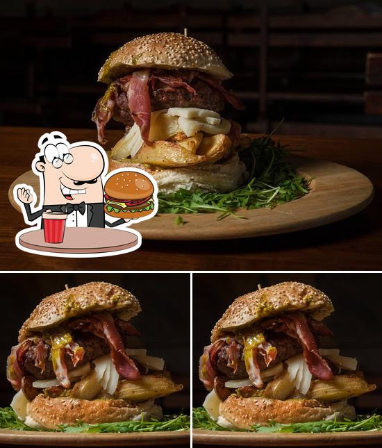 Concediti un bell'hamburger a El Bodeguero Medieval Tavern