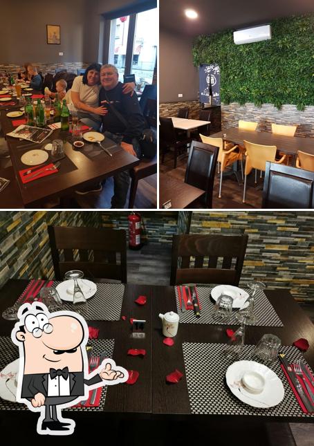 Siediti a un tavolo di Sushi Jiang