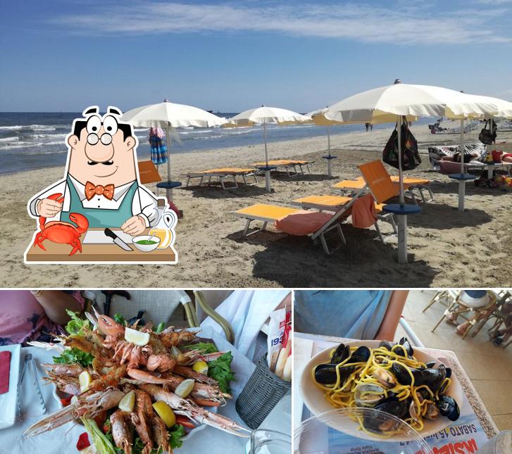 Ordina la cucina di mare a Bagno Corallo Beach