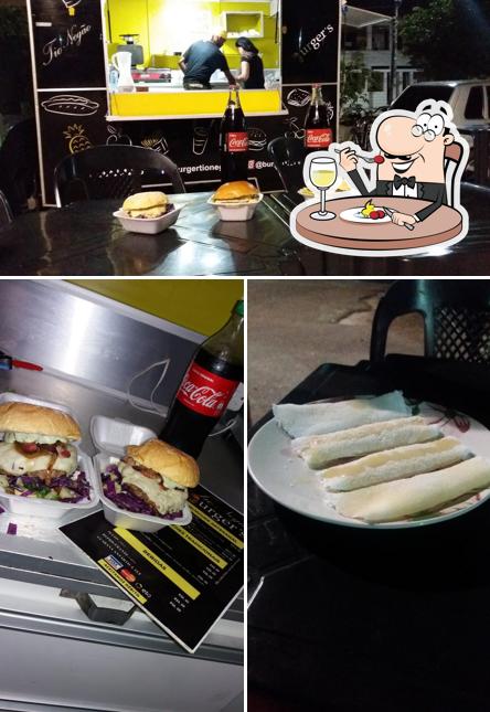 A foto da comida e exterior no Tio Negão Burger´s