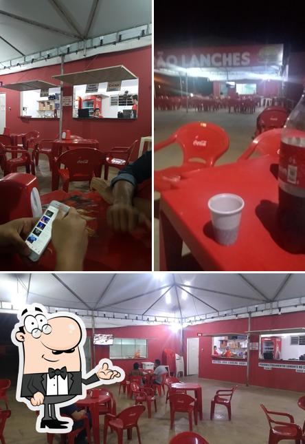 O interior do Buzão Lanches