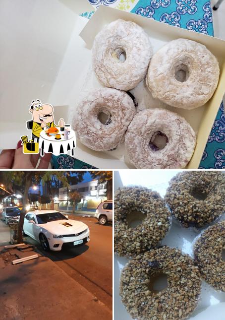 A foto da comida e exterior no Quero Donuts