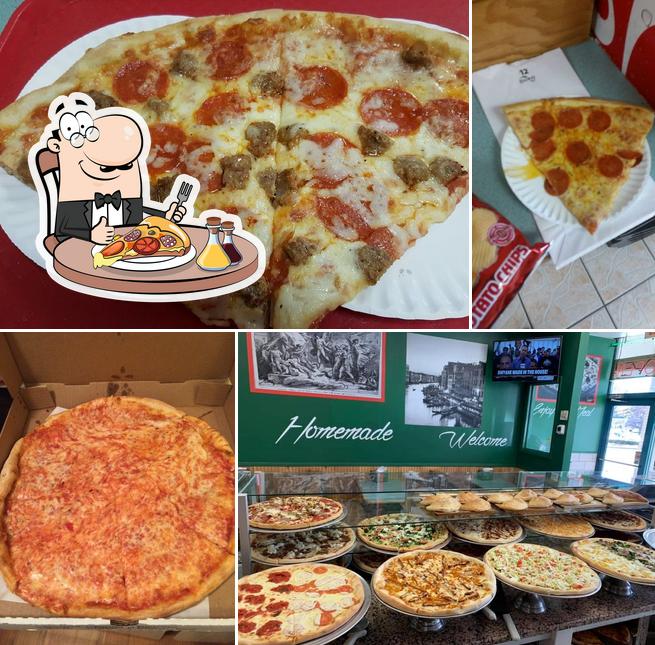 Отведайте пиццу в "Bravo Pizza Of Havertown In The Manoa Shopping Center"