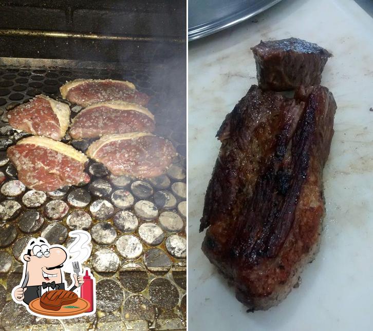 Experimente refeições de carne no Restaurante Querubim