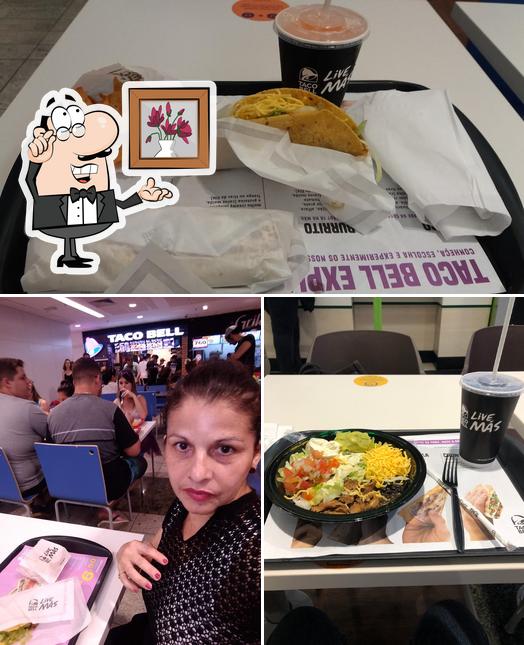 A foto do Taco Bell’s interior e comida