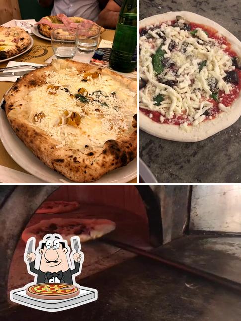 Order pizza at Pizzeria Macina a Pietra