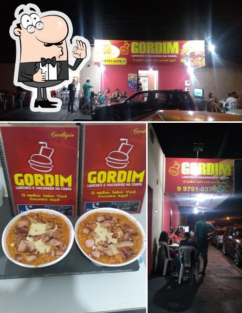 See this photo of Gordim lanches e macarrao na chapa