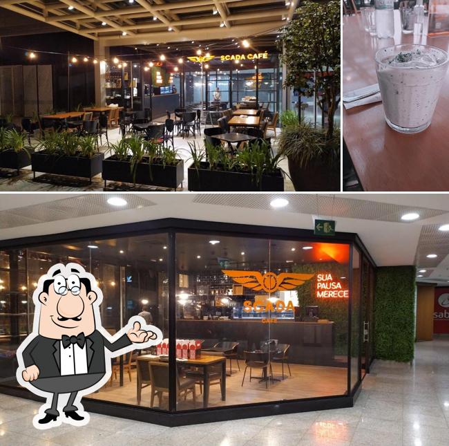 Entre diversos coisas, interior e bebida podem ser encontrados no Scada Café Venâncio Shopping