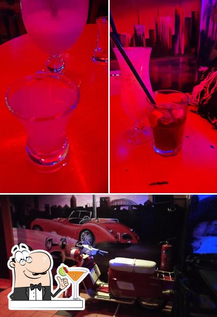 Estas son las imágenes donde puedes ver bebida y interior en Clärchens Tanzcafé