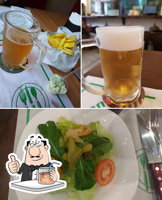 A bebida e comida do restaurante