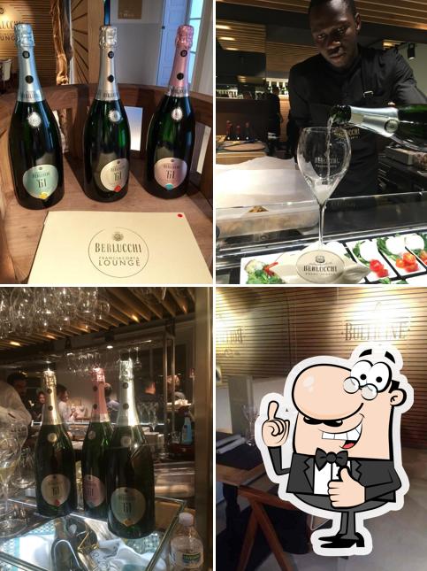 Здесь можно посмотреть изображение паба и бара "Berlucchi Franciacorta Lounge"