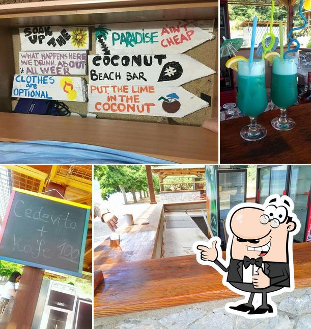 Regarder cette image de Coconut Beach Bar