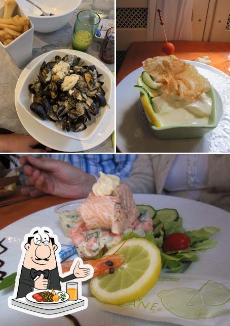 Observa las fotos donde puedes ver comida y comedor en Le Neptune