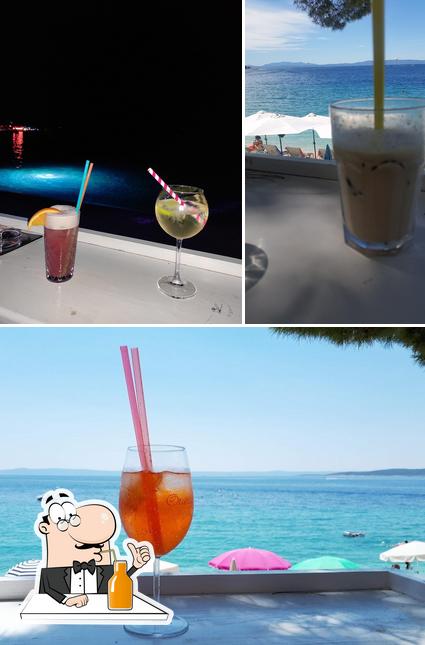 Goditi qualcosa da bere a Beach Bar "Johnny"