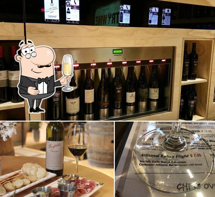 TRY WINE Experience, DRINK+DINE+SHOP sirve alcohol