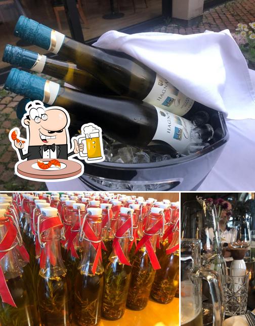 Puoi ordinare un rinfrescante bicchiere di birra chiara o scura