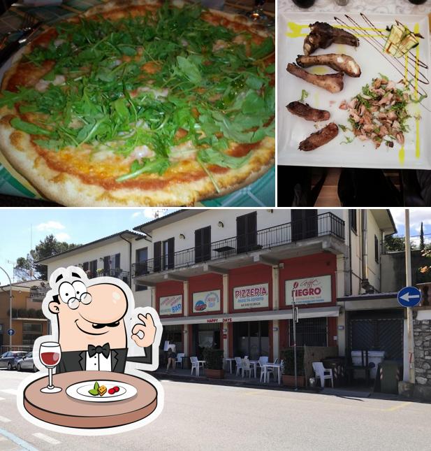 Tra le diverse cose da Pizzeria Happy Days si possono trovare la cibo e esterno