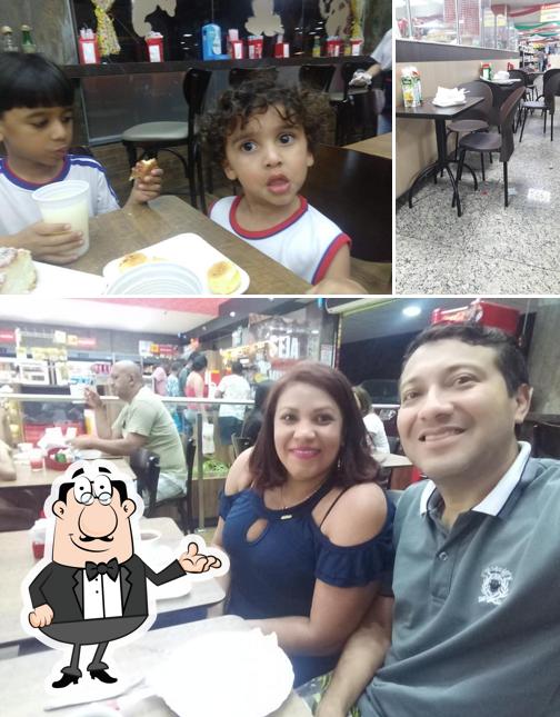 O interior do Gonçalina Pães e Conveniências