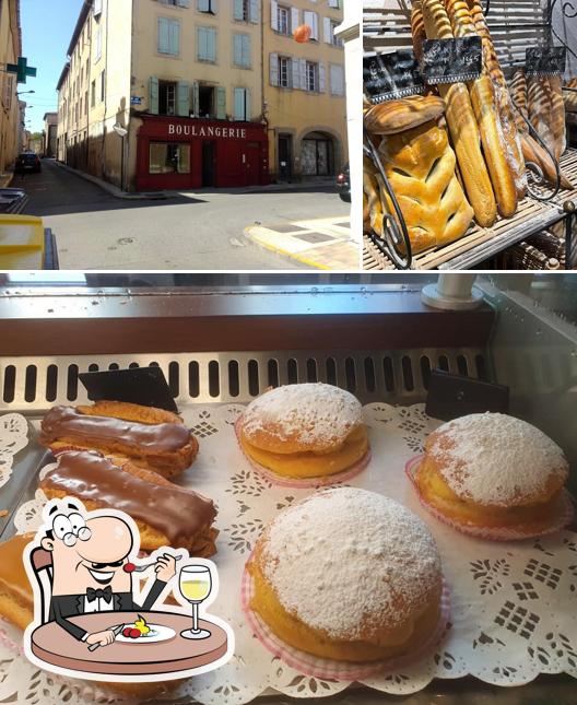 La photo de la nourriture et extérieur de Boulangerie DESHORMIERES’s