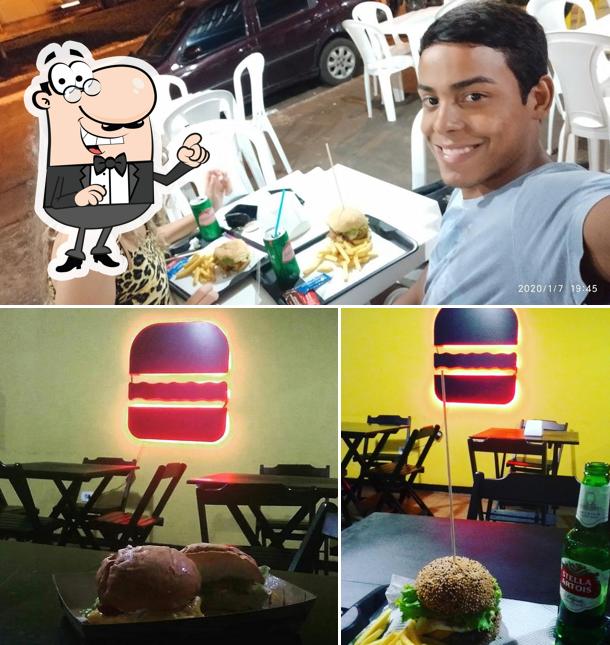 O interior do Insano Burgers Ceres