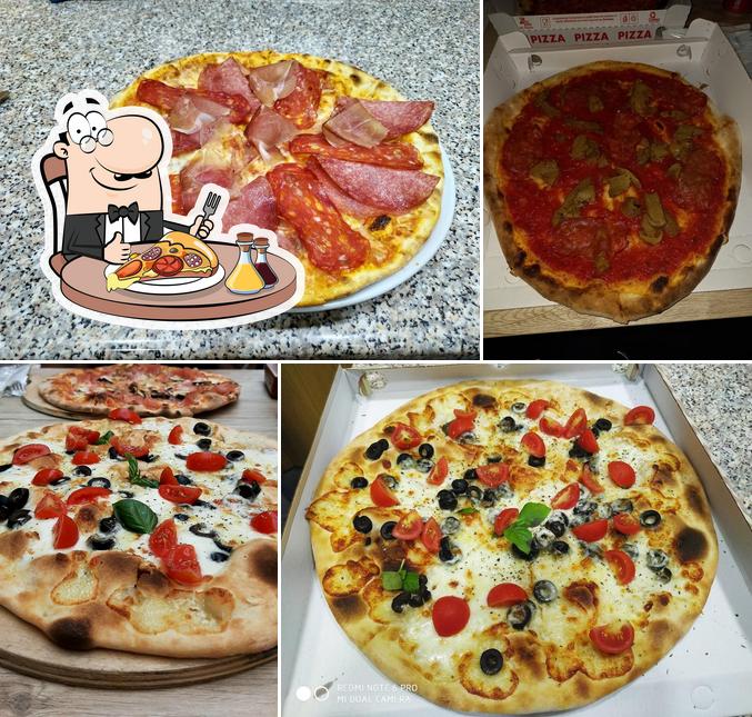 A Pizzeria La Superba, vous pouvez commander des pizzas