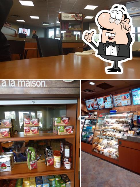 L'intérieur de Tim Hortons