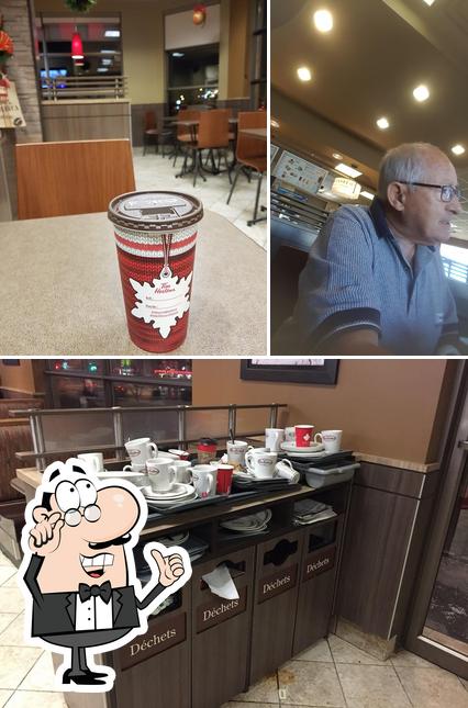 L'intérieur de Tim Hortons