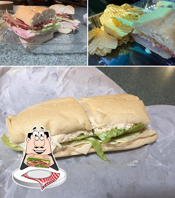 Pide un sándwich en Cheryl's Sandwich Shoppe
