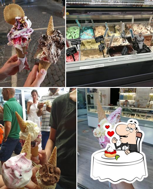 Il Gelato di Mezzanotte propone un'ampia gamma di dessert