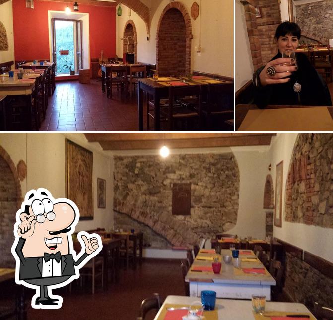 Gli interni di pizzeria civico 4