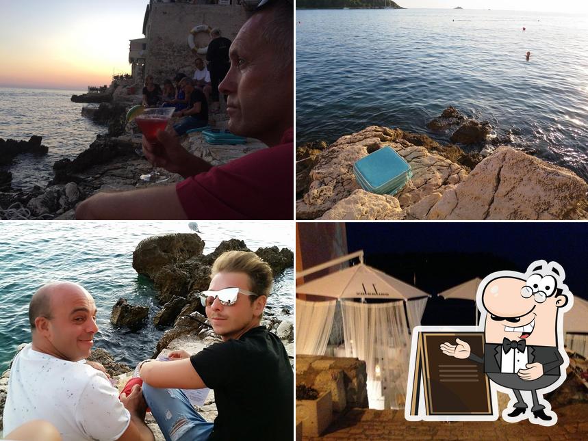 Puoi goderti l'aria fresca da seduto all'esterno di Valentino Cocktail & Champagne Bar