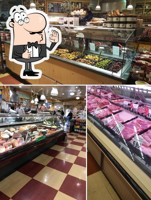 Look at this photo of Lunardi's Markets