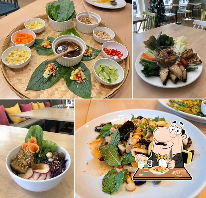 Блюда в "ร้านอาหารเจดอกบัว Dok Bua Vegetarian Restaurant"