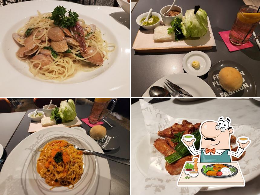 Food at Greyhound Cafe - Siam Center