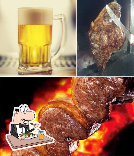 A foto da comida e cerveja no Churrascaria Paiol Rolândia Rolândia PR