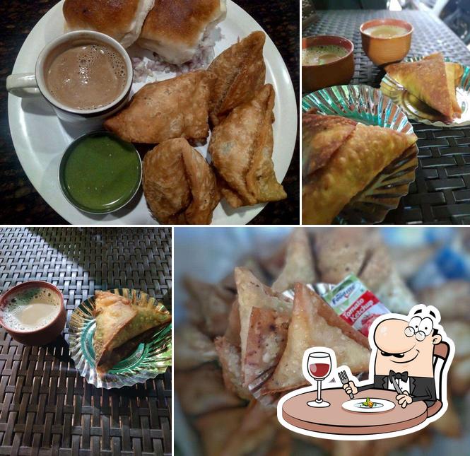 Food at Aansh Samosa Cafe