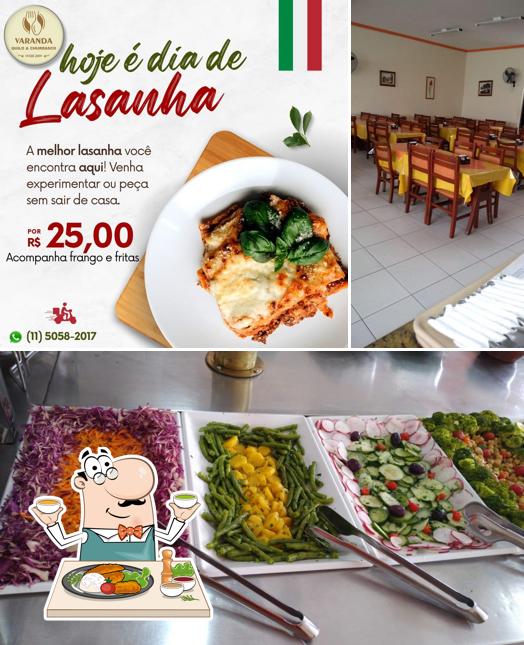 Entre diversos coisas, comida e interior podem ser encontrados no Varanda Quilo & Churrasco
