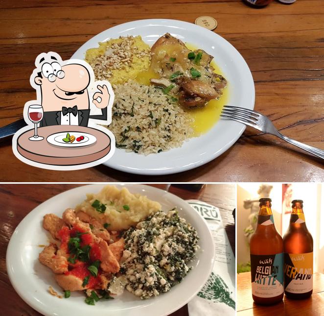 Entre diferentes coisas, comida e cerveja podem ser encontrados no Poró
