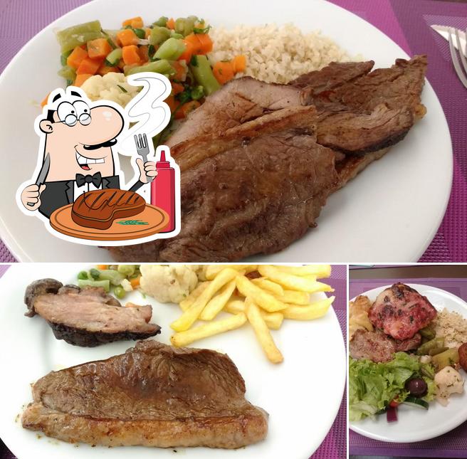 Experimente pratos de carne no Restaurante Panela Velha