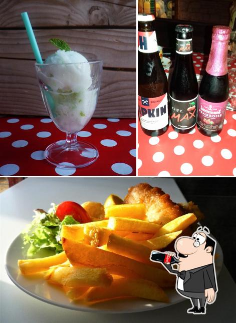 Estas son las imágenes que muestran bebida y comida en Fish And Chips Pougemin