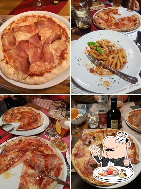 Try out pizza at Appartamenti Da la Vedla